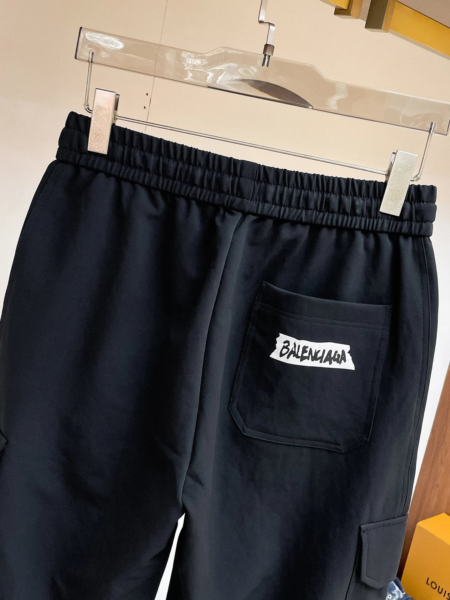 Balenciaga [High Version] 2026 Autumn and Winter latest products, available at counters at the same time, Original product, fashionable casual trousers and casual trousers, using imported original fabrics, top-grade embroidery 🪡 craft letter pattern logo, original hardware accessories decoration, simple yet fashionable, fashionable and handsome upper body, Sizes: M-3XL
